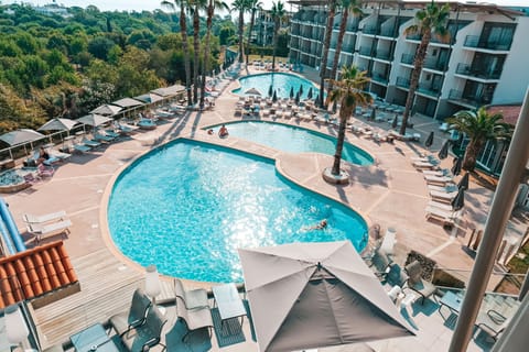 Indoor pool, seasonal outdoor pool, pool umbrellas, sun loungers
