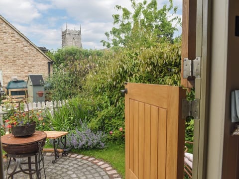 Garden | Shepards Hut, Frampton-on-Severn