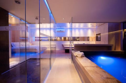 Deluxe Room | Minibar, blackout drapes, WiFi (free), bed sheets