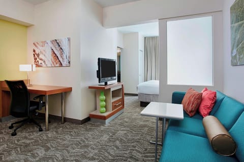 Desk, laptop workspace, iron/ironing board, free WiFi