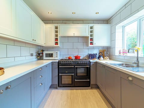 Kitchen | Y Graiglwyd, Bull Bay