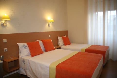 Triple Room | Desk, free WiFi, bed sheets