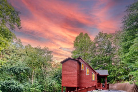 Enjoy the sunset in our beautiful tucked-away cabin with your family