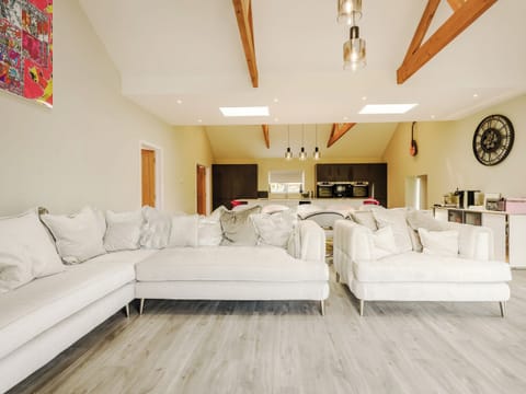 Open plan living space | The Gallery Barn - Canal View House and The Gallery Barn, Swafield