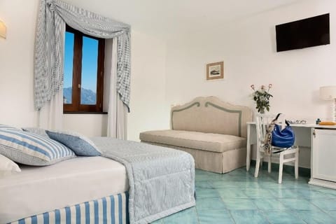 Junior Suite, Jetted Tub | Minibar, in-room safe, desk, blackout drapes