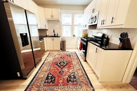 Completely remolded kitchen. Light pine floors give it a Nordic feel. Plenty of space to cook and entertain. Stocked with pots, pants, plates, oil, salt and pepper. Enough to make meals for 6.