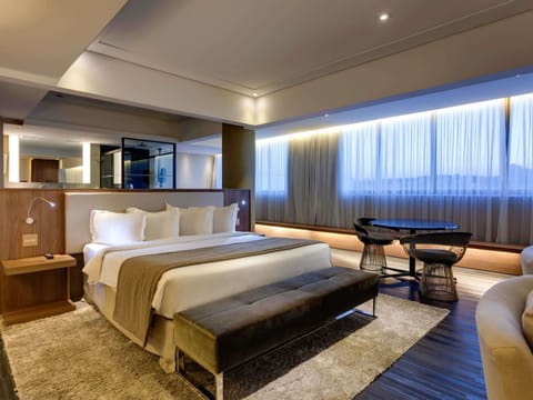 Minibar, in-room safe, laptop workspace, blackout drapes