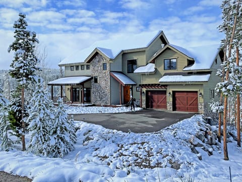 Shadow Shores Chalet