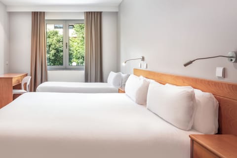 Family Room | In-room safe, desk, free WiFi