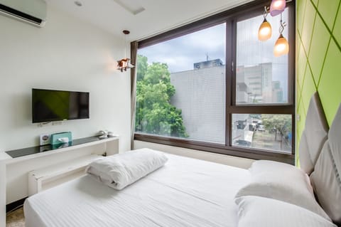 Double Room, City View | Soundproofing, free WiFi, bed sheets
