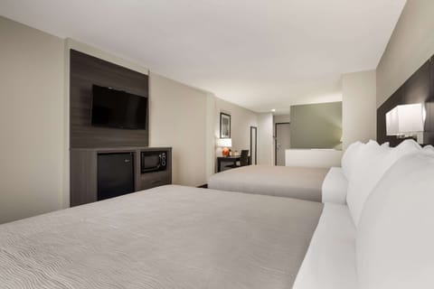 Suite, Non Smoking | In-room safe, desk, iron/ironing board, free WiFi