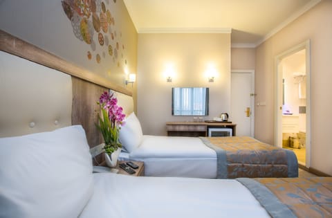 Standard Double Room | Premium bedding, minibar, in-room safe, iron/ironing board