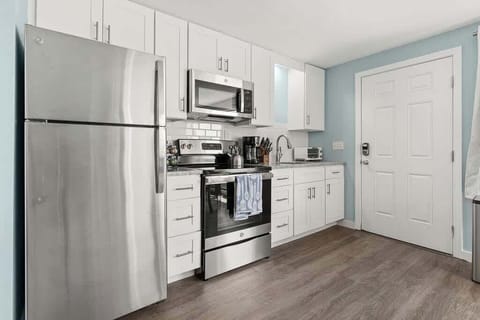 Fully equipped open kitchen and living room, strong WiFi and smart TV