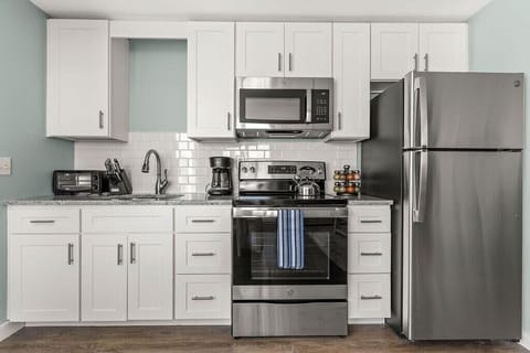 Fully equipped open kitchen and living room, strong WiFi and smart TV