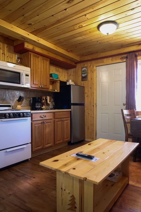 Family Single Room, Kitchen (5) | Private kitchenette | Fridge, microwave, coffee/tea maker, freezer