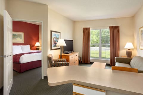 Suite, 1 King Bed, Non Smoking (2 Room) | In-room safe, desk, iron/ironing board, WiFi (free)