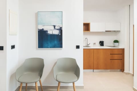 Suite with Private Pool | In-room safe, desk, laptop workspace, blackout drapes