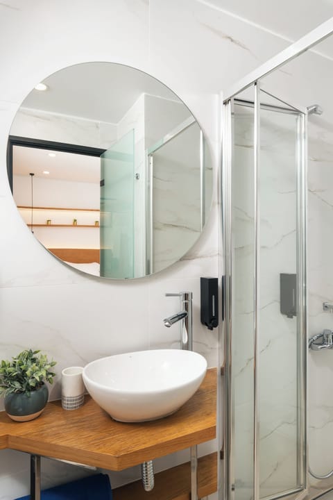 High Floor Double Room with Sea View | Bathroom