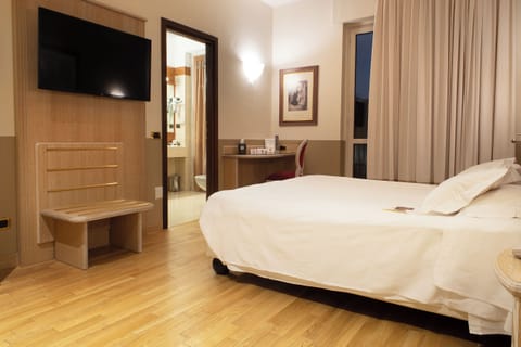Double Room | Hypo-allergenic bedding, minibar, in-room safe, desk