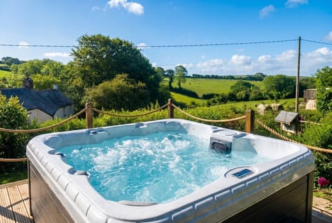 Soak in the hot tub and drink in sweeping South Hams country views.