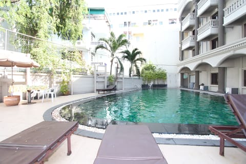 Outdoor pool, pool umbrellas, sun loungers
