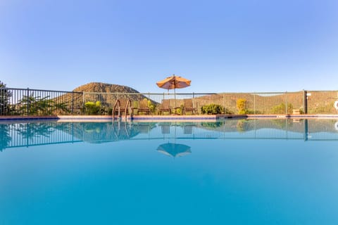 2 outdoor pools