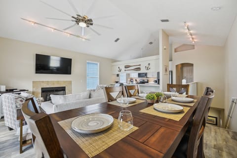 Main Level Dining Area