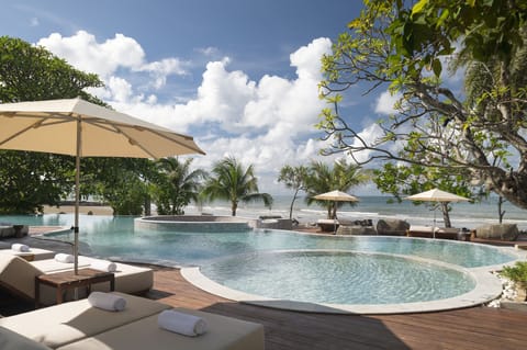 Outdoor pool, pool umbrellas, sun loungers