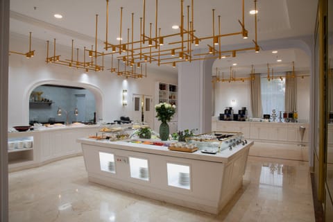 Daily buffet breakfast for a fee