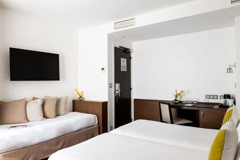 Triple Room | Free minibar items, in-room safe, desk, soundproofing