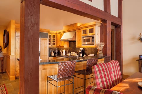 Superior Suite, Multiple Beds, Mountain View, Slope side | Premium bedding, pillowtop beds, in-room safe, desk