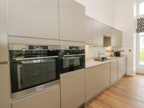 Cottage | Private kitchen | Fridge, dishwasher, electric kettle, toaster