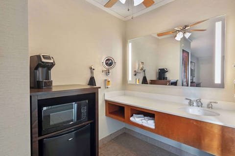 Pillowtop beds, individually decorated, individually furnished