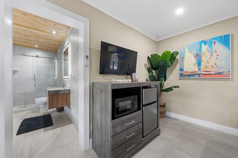 Deluxe Room | Individually furnished, free WiFi, bed sheets