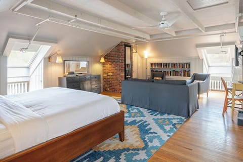 Penthouse Suite, 1 King Bed with 1 Sofa Bed | Down comforters, pillowtop beds, individually decorated