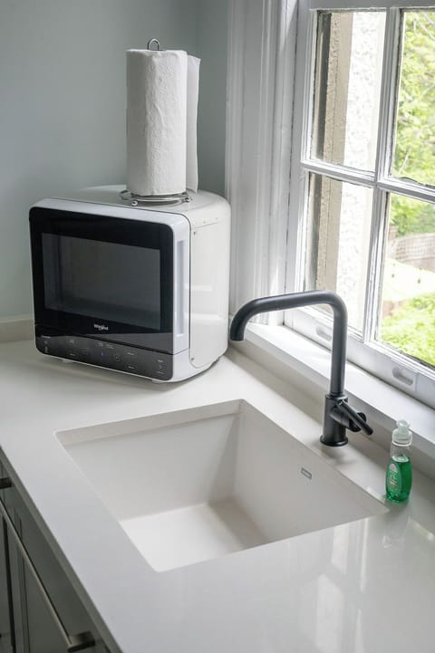 Executive Queen Suite, 1 Queen Bed with Sofa Bed | Microwave