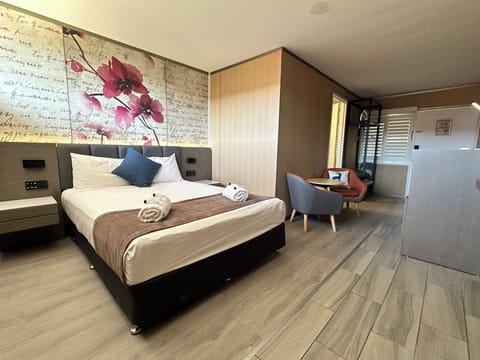 Superior Queen (No Pets) | Iron/ironing board, WiFi (free), bed sheets