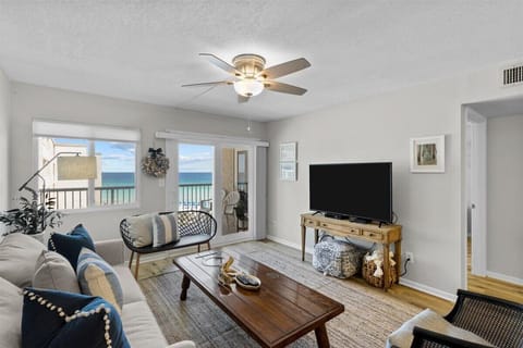 HSRC 611 Living Area With Gulf View