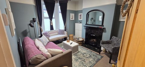 Lounge, with Working Gas Fireplace