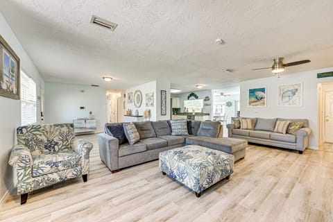 Ruskin Vacation Rental | 4BR | 3BA | 2,464 Sq Ft | Step-Free Access