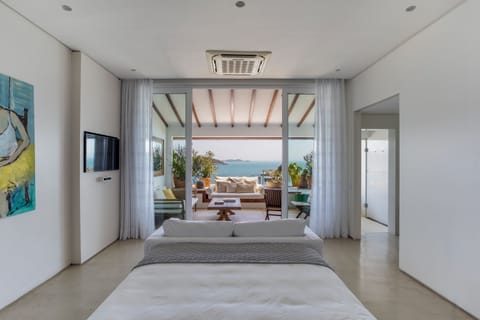 Minibar, in-room safe, individually decorated, individually furnished