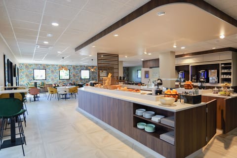 Daily buffet breakfast for a fee