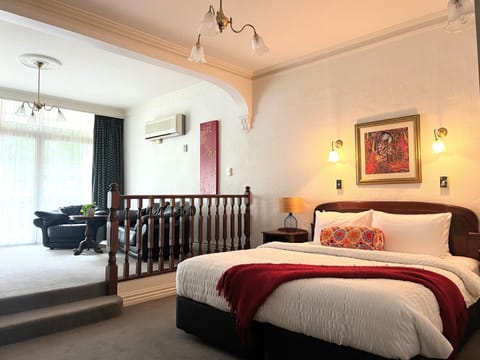 Executive Suite | Premium bedding, minibar, individually decorated, individually furnished