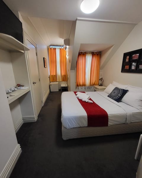 Double Room, 1 Queen Bed | Iron/ironing board, free WiFi, bed sheets