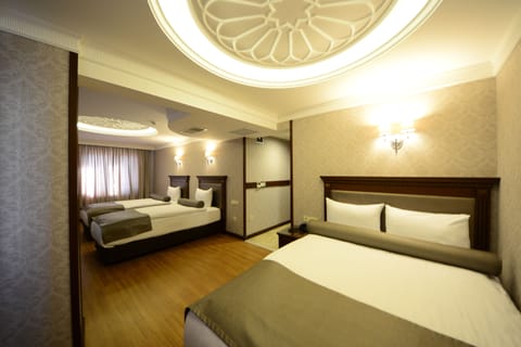 Triple Room | Minibar, in-room safe, desk, soundproofing