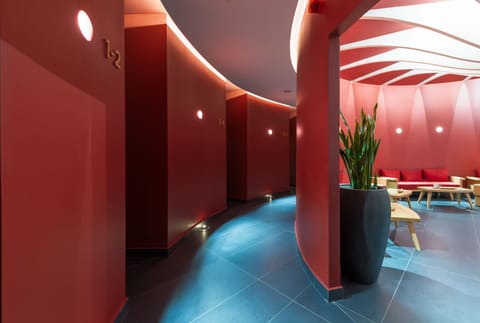 Sauna, Turkish bath, body treatments, aromatherapy, hot stone massages