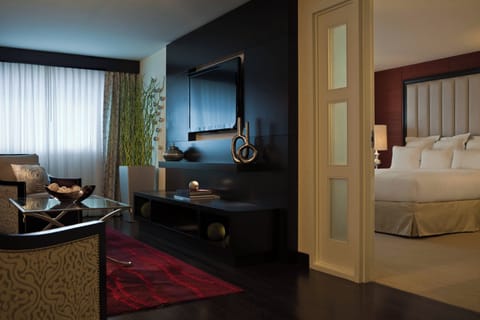Premium bedding, in-room safe, desk, laptop workspace