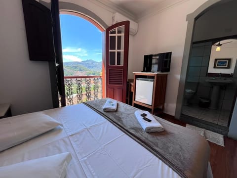 Minibar, free WiFi, bed sheets