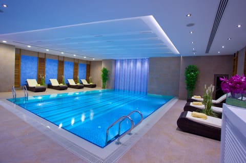 Indoor pool, sun loungers