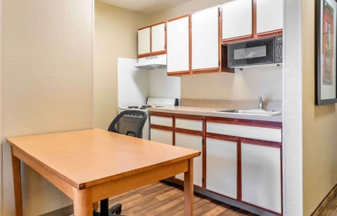 Studio, 1 Queen Bed, Non Smoking | Private kitchen | Fridge, microwave, stovetop